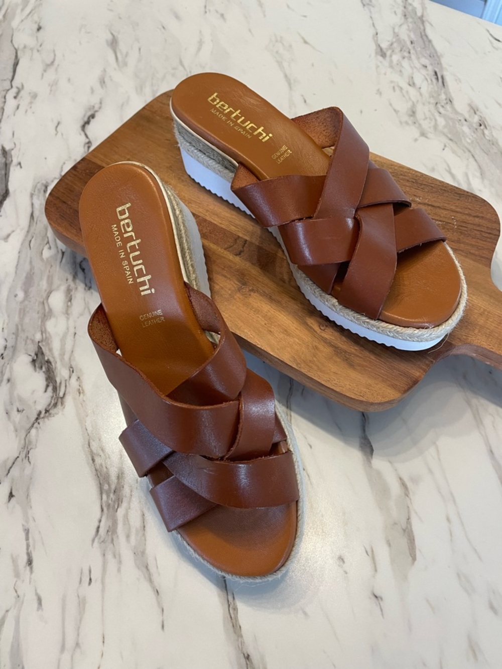 Bertuchi Spain women’s 39/ US 8.5 Slip on wedge slide brown leather sandals